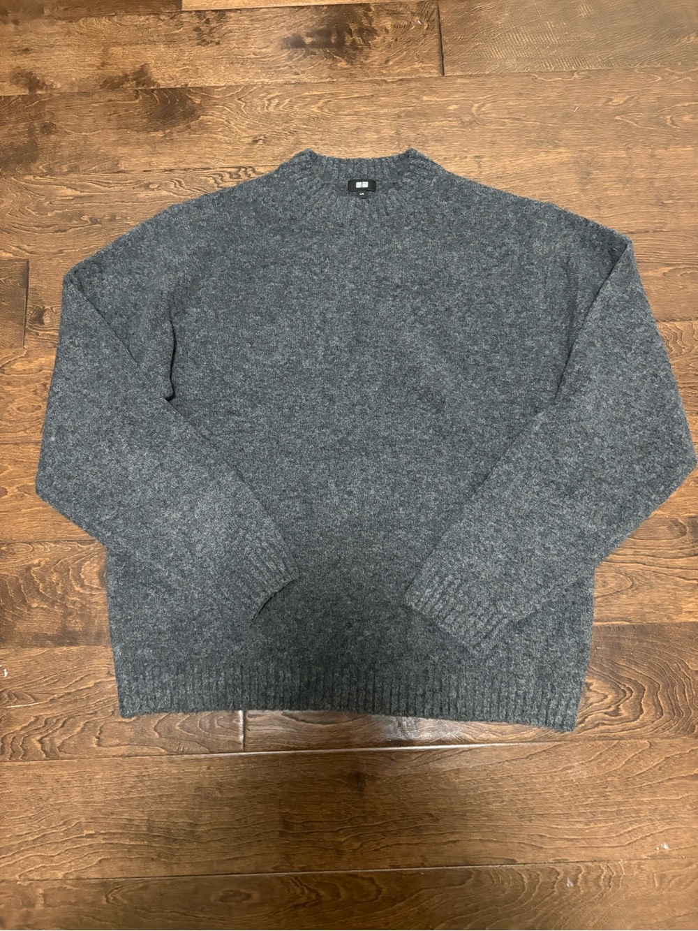 Uniqlo Men's Heather Gray Crewneck Sweater